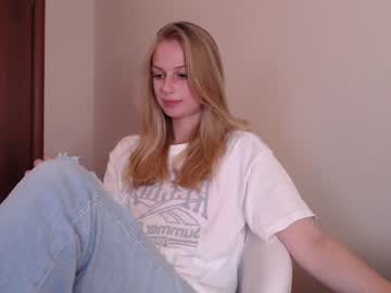 girl
        magic_couple13 cam image #1658577