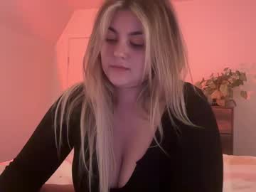 girl
        lovelyluna99 cam image #3945489