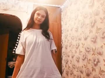 girl
        gladysbanbury cam image #4407104