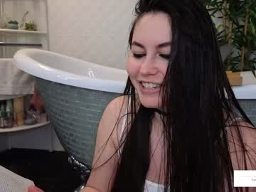 girl
        laurenbrite cam image #4379529