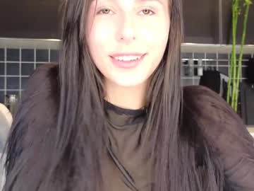 girl
        yononeey cam image #3096246