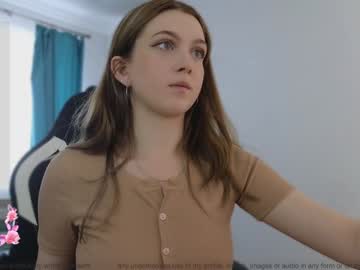 girl
        small_blondee cam image #2925685