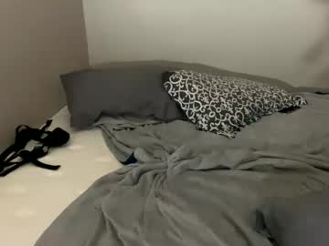 couple
        roxy1105 cam image #1806236