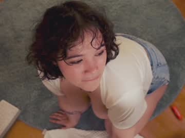 girl
        chery_lady22 cam image #3463345