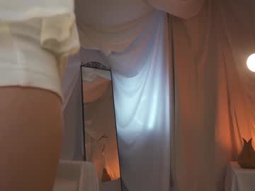 girl
        sunny_maria cam image #3038756