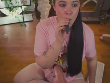 girl
        chery_lady22 cam image #3773369