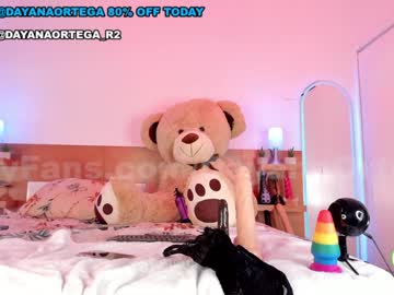 girl
        daya_curly cam image #1047758