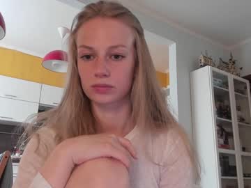 girl
        magic_couple13 cam image #2888453