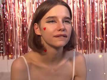 girl
        happynewdear cam image #4170740