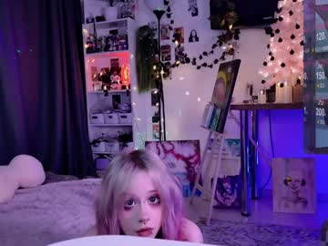 girl
        lollyshy__ cam image #3823696