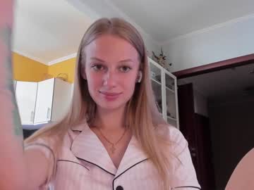 girl
        magic_couple13 cam image #2902495