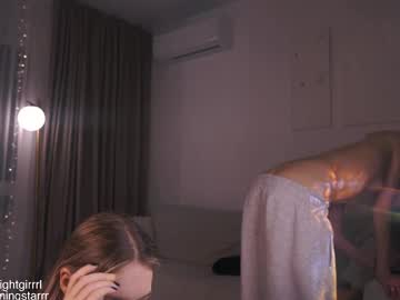 girl
        emi_me cam image #4116556