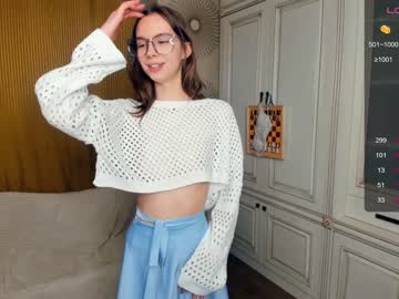 girl
        happiness_call cam image #2033407