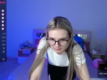 girl
        amelialuck cam image #596664