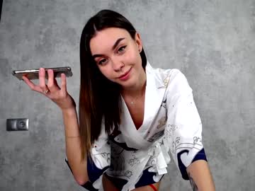 girl
        nika_lodge cam image #505319