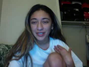 girl
        kristy_barrios cam image #1211530