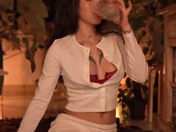 girl
        effylowell_ cam image #4529250