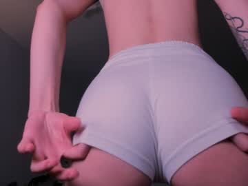 girl
        lauratanguy cam image #3503023