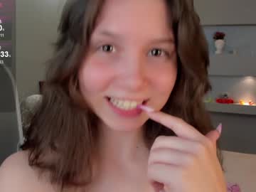 girl
        lynngroves cam image #2905287