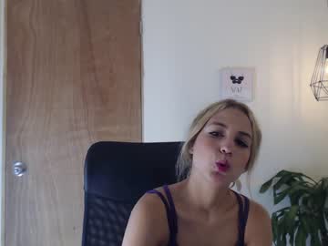 girl
        keylly_cute cam image #1896118