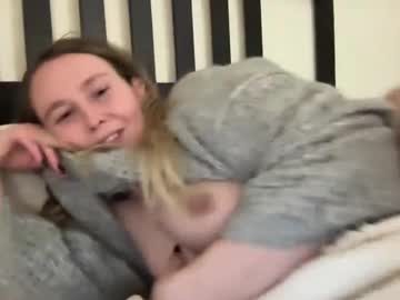 girl
        kristicutiez cam image #3997708