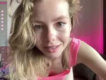 girl
        elli_harmon cam image #1094096