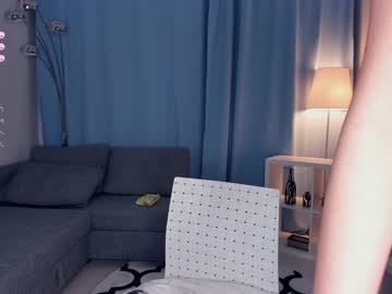girl
        moiracutsforth cam image #2529120
