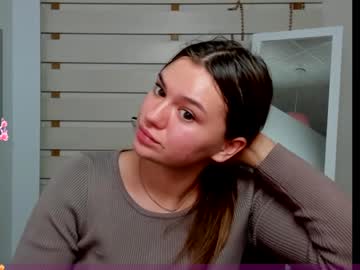 girl
        monika_youu cam image #3474176