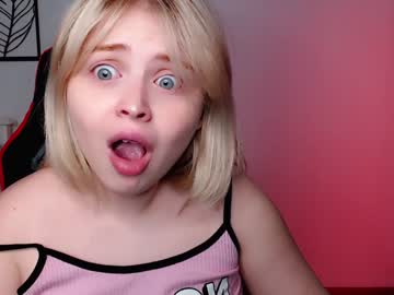 girl
        shy_blondiee cam image #617086