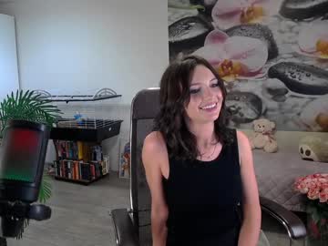 girl
        jennycutey cam image #3748944