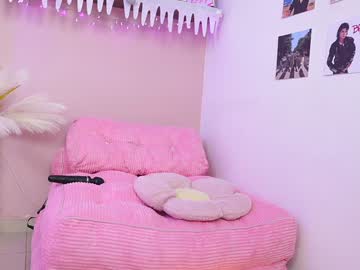 girl
        little_effy18_ cam image #3790391
