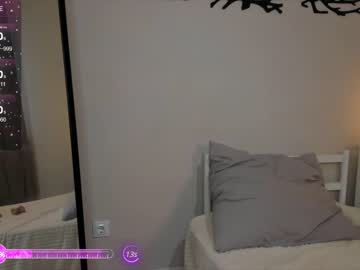 girl
        helly_goomy cam image #2384345
