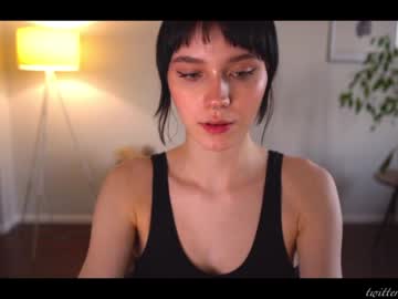 girl
        luna_ai cam image #854897