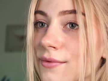 girl
        kateharrise cam image #1850311