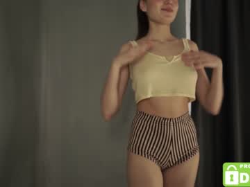 girl
        tessarosse_ cam image #1074337