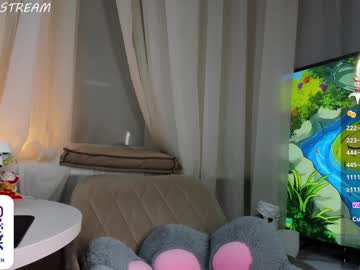 girl
        meow_non_stop cam image #3900820
