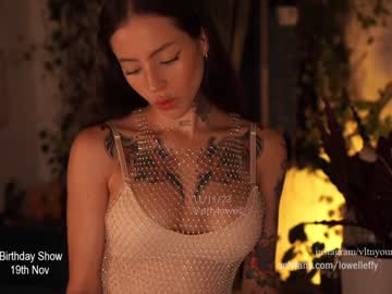 girl
        effylowell_ cam image #1886207