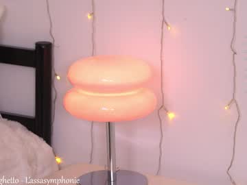 girl
        artease cam image #3223969