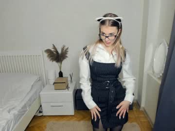 girl
        yasminaduncan cam image #2341583