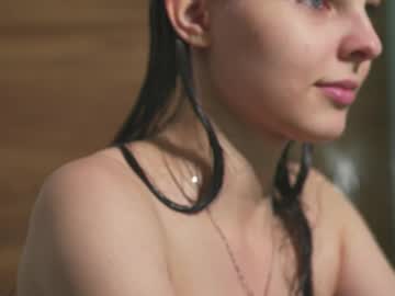 girl
        whisper_of_love cam image #4356911