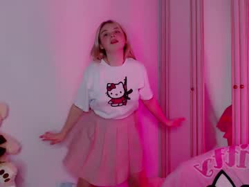 girl
        shy_blondiee cam image #573543