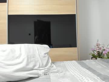 girl
        angell6969 cam image #1921446