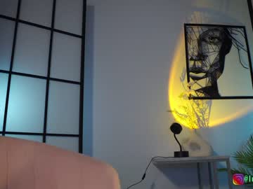 girl
        lucie_beltran cam image #1402326