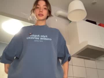 girl
        angel_from_sky cam image #672149