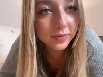 girl
        lovelyyylivyyy cam image #3414017