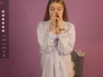 girl
        alisia_spinnet cam image #2103051