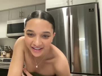 girl
        ittybity115598 cam image #623265