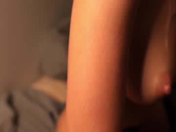 girl
        star_gazing cam image #3179793