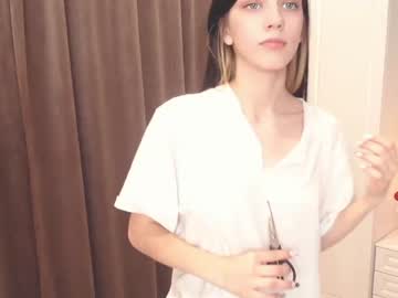 girl
        jenniferdickson cam image #2087628