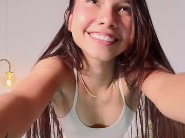 girl
        marce_algara cam image #4051521